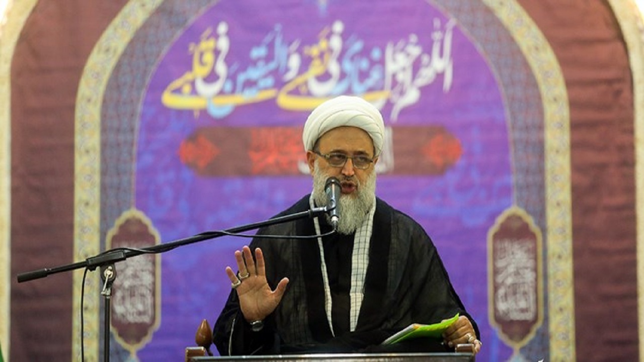 کسی که روحیه مقاومت را تضعیف کند در ریخته شدن خون شهدا سهیم است