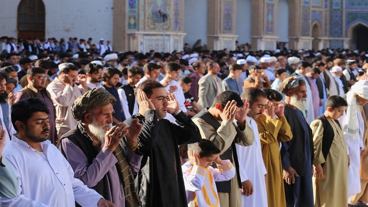 اقامه نماز عید سعید قربان در مسجد جامع شهر هرات افغانستان + فیلم