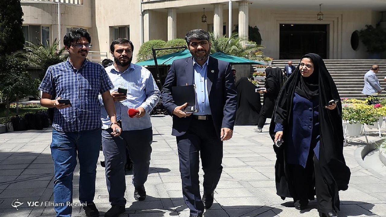 تغییر ساعت کاری با مجوز سران قوا بود
