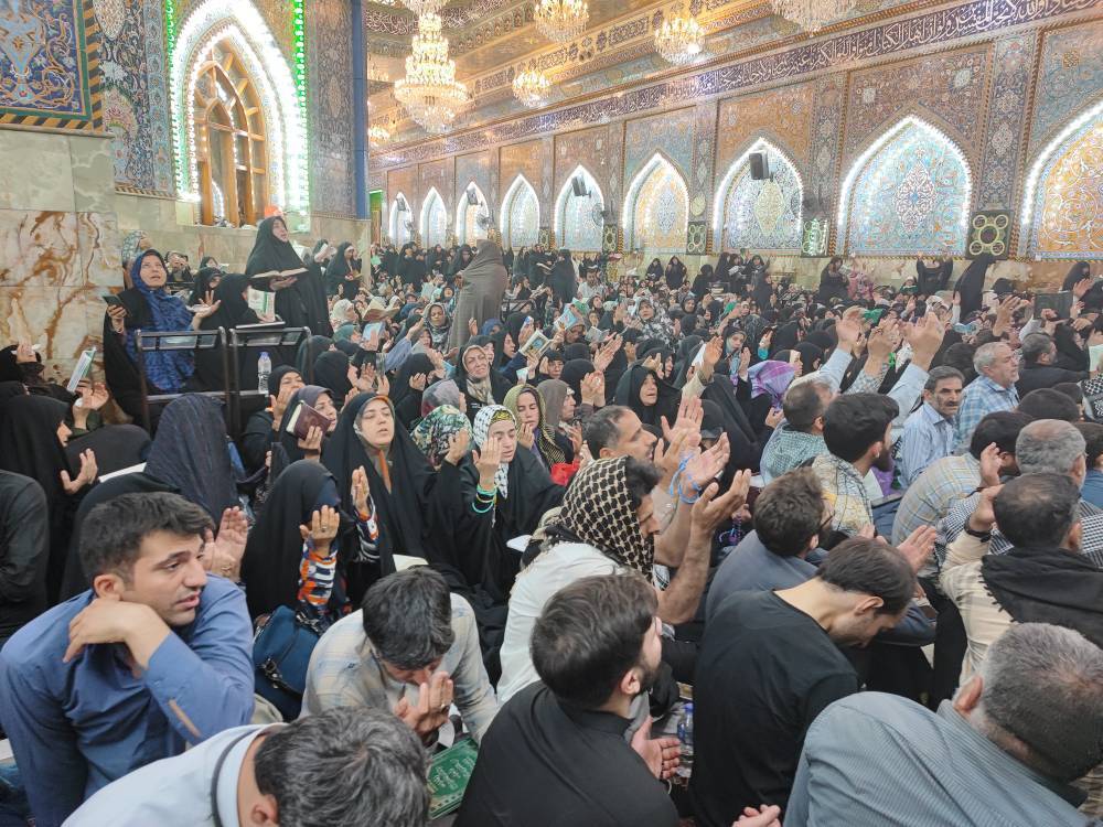 مراسم دعای عرفه در حرم امام حسین (ع)