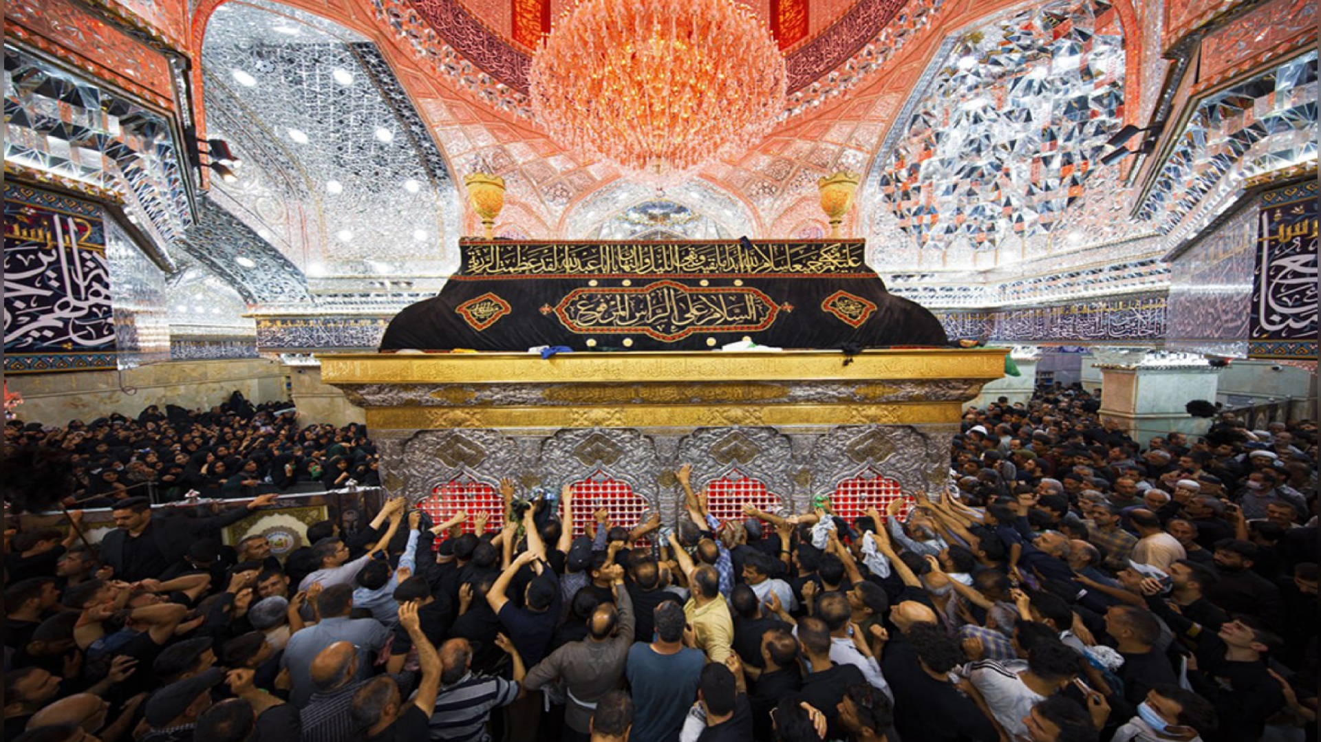 ندای "لبیک یا حسین" در حرم سیدالشهدا + فیلم