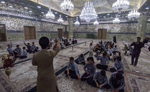 مراسم جشن تکلیف دانش آموزان اتباع افغانستانی در قم برگزار شد