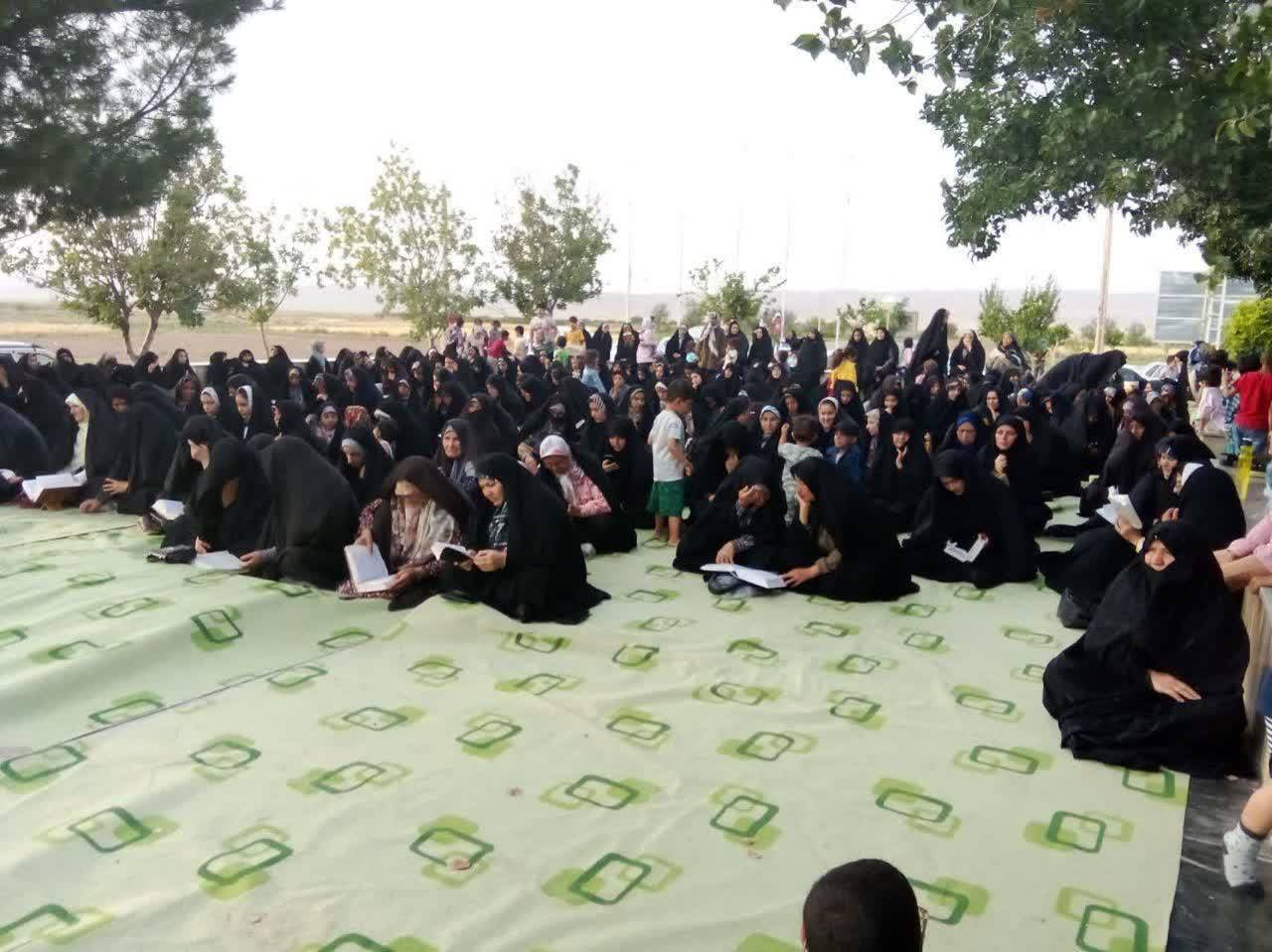 زمزمه دعای عرفه در شهر جوین