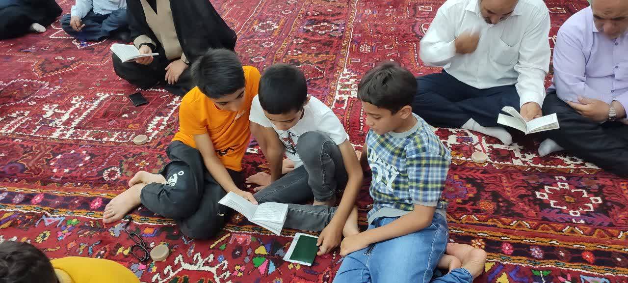 حضور نونهالان در مراسم دعای عرفه