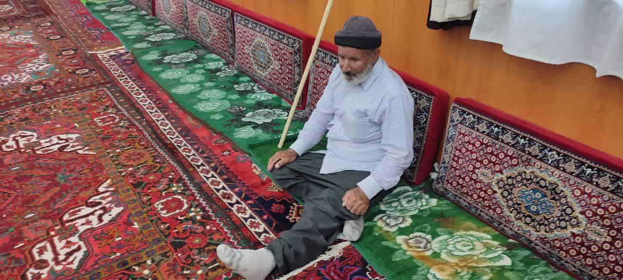 حضور افراد مسن در دعای عرفه