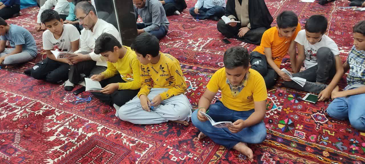حضور نوجوانان در دعای عرفه