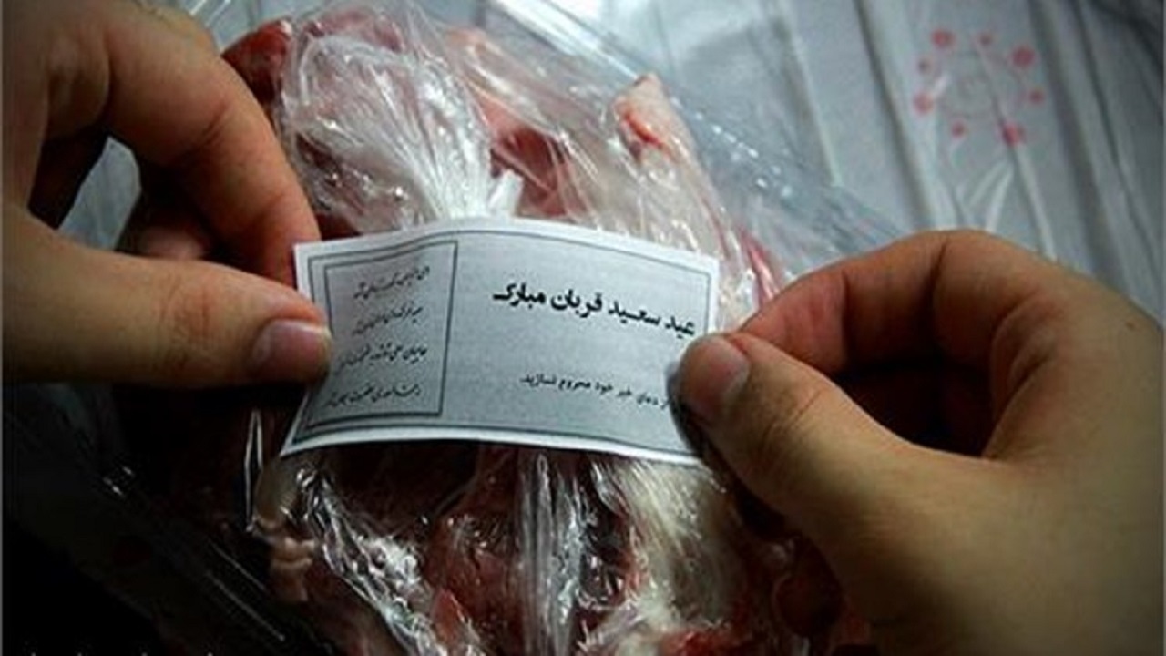 ذبح ۲۰۰ راس گوسفند به مناسبت عید قربان و توزیع آن بین نیازمندان اهر + فیلم