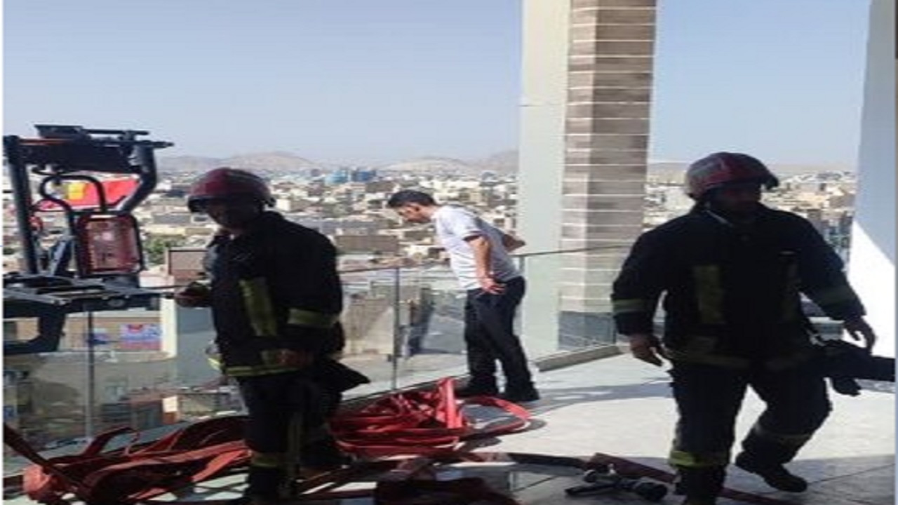 آتش سوزی مجتمع تجاری در قم مهار شد