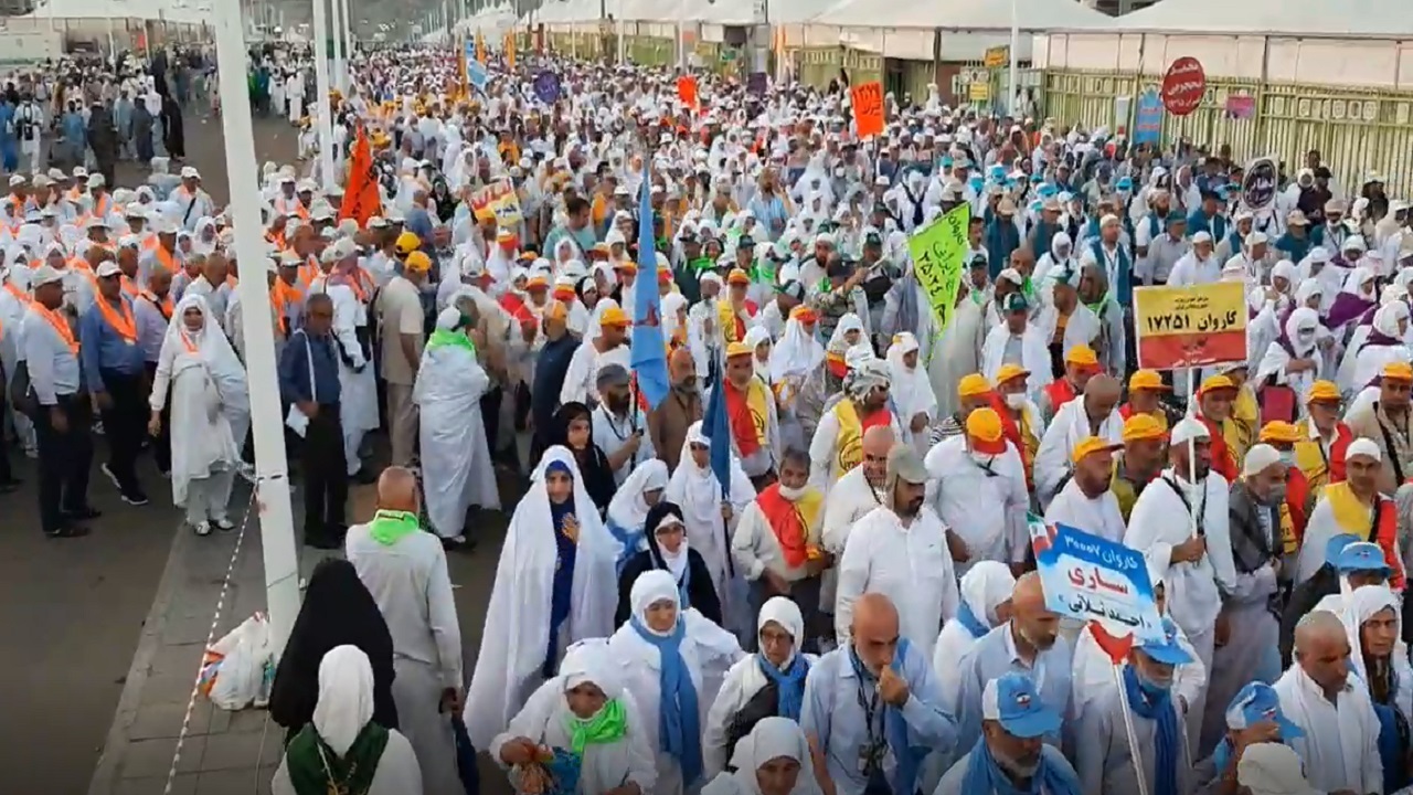 حرکت حجاج در دومین روز از بیتوته در منا به سمت رمی جمرات + فیلم