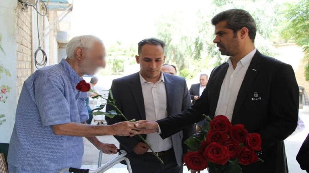 بازدید هادی ساعی از آسایشگاه سالمندان و معلولان قم
