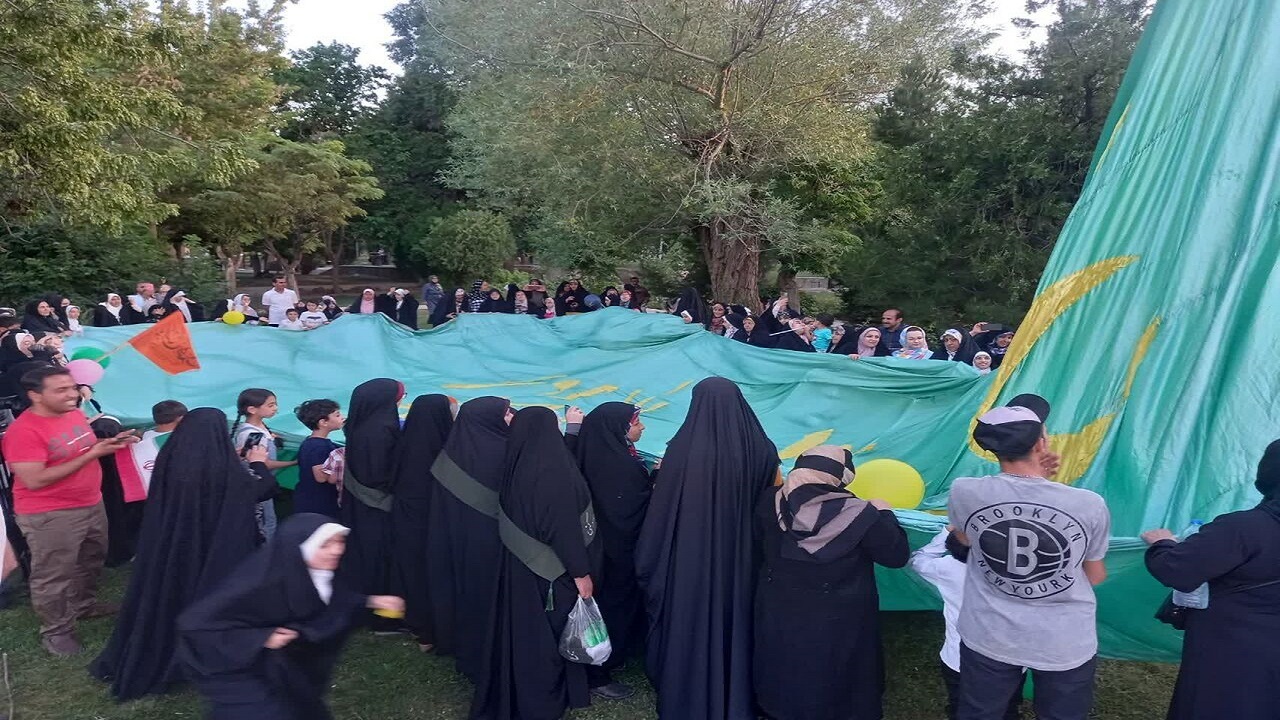 به اهتزاز در آمدن پرچم مزین به نام امام علی (ع) در همدان