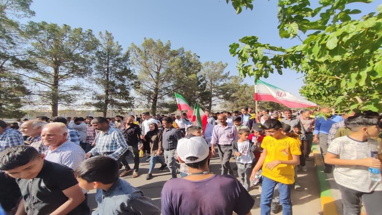 شرکت بیش از ۴ هزار نفر در همایش پیاده روی سرایان