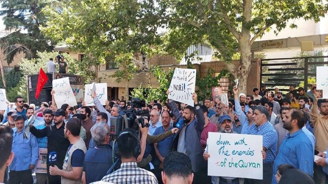 تجمع دانشجویان در اعتراض به اهانت به قرآن کریم برگزار شد
