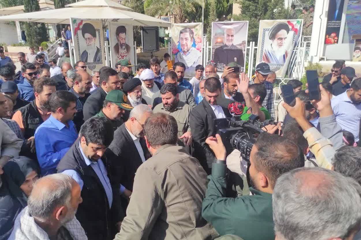 حضور رئیس جمهور در گلزار شهدای کرمان
