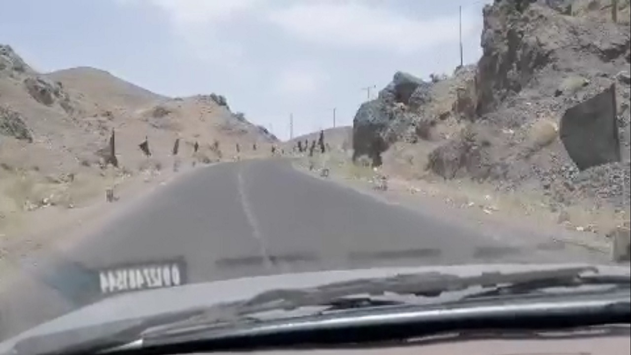 سیاه‌پوشی مسیر جاده قم به روستای اَوِل+فیلم