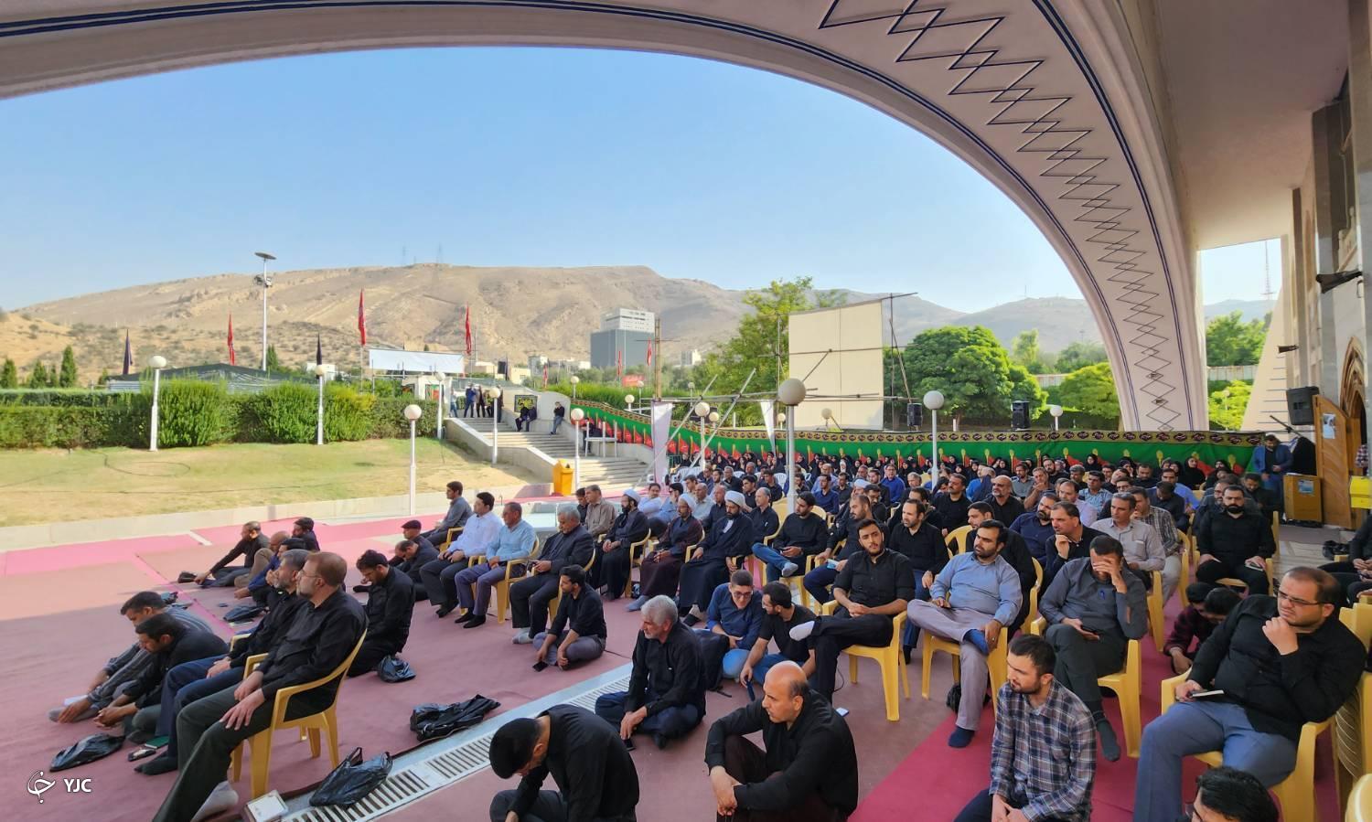 تجمع دانشجویان شیرازی در محکومیت هتک حرمت قرآن