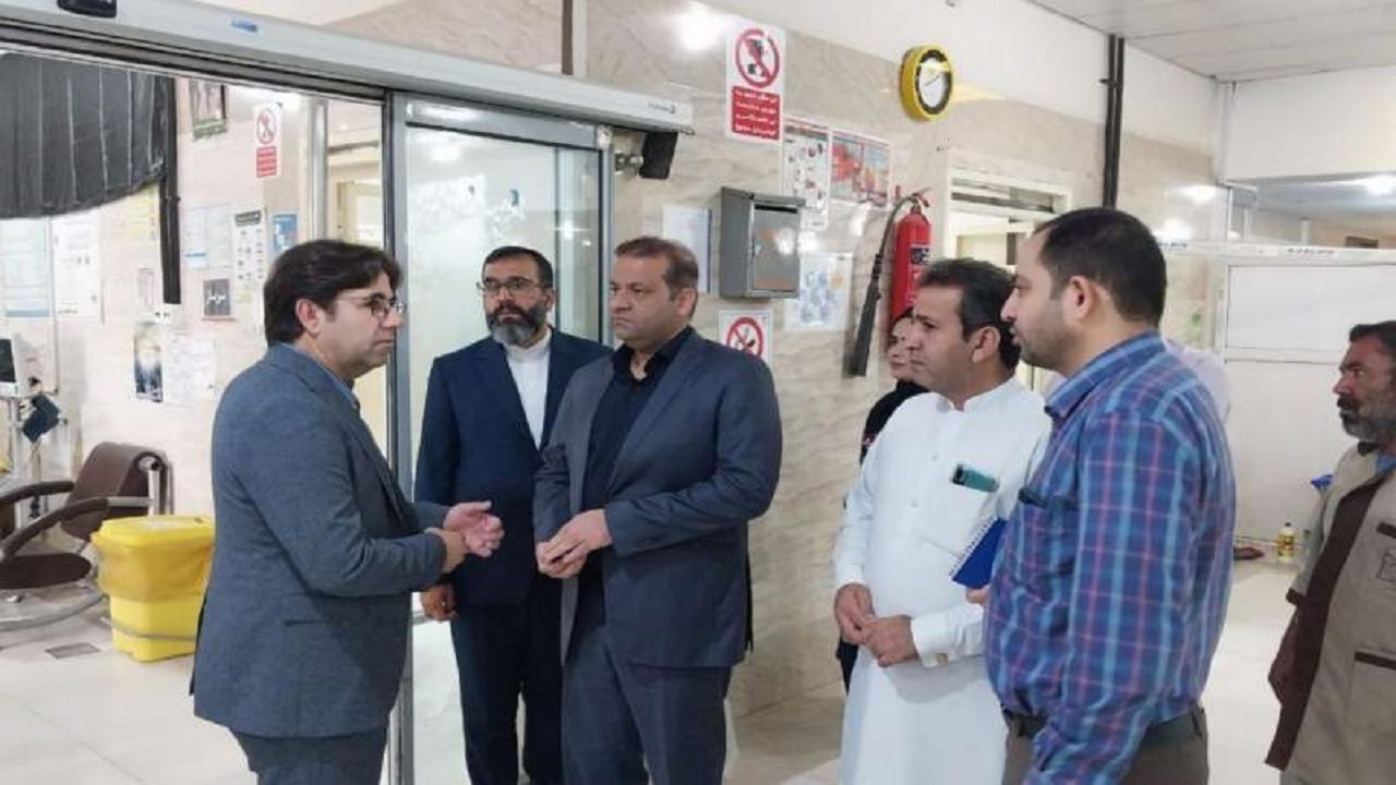 بازدید سرزده سرپرست فرمانداری ایرانشهر از بیمارستان خاتم‌الانبیا (ص)