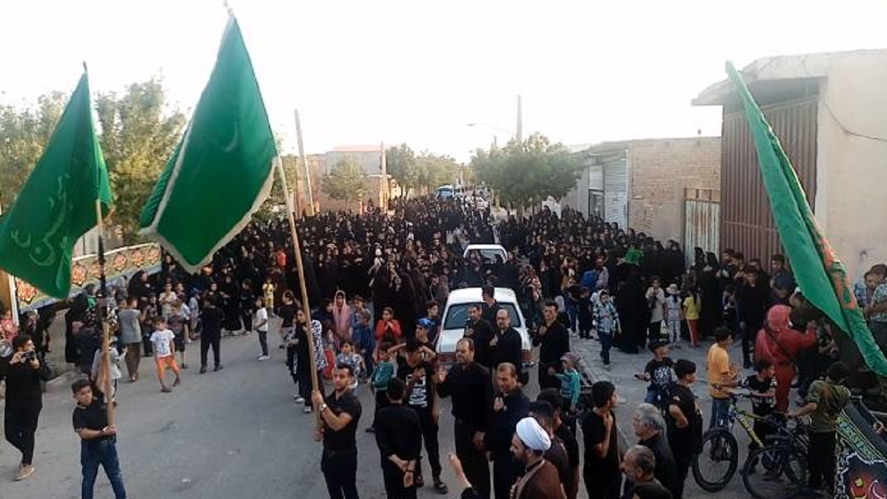 وداع سوگواران حسینی شهر ارداق با سران کربلا در سومین روز از شهادت امام حسین (ع) + فیلم