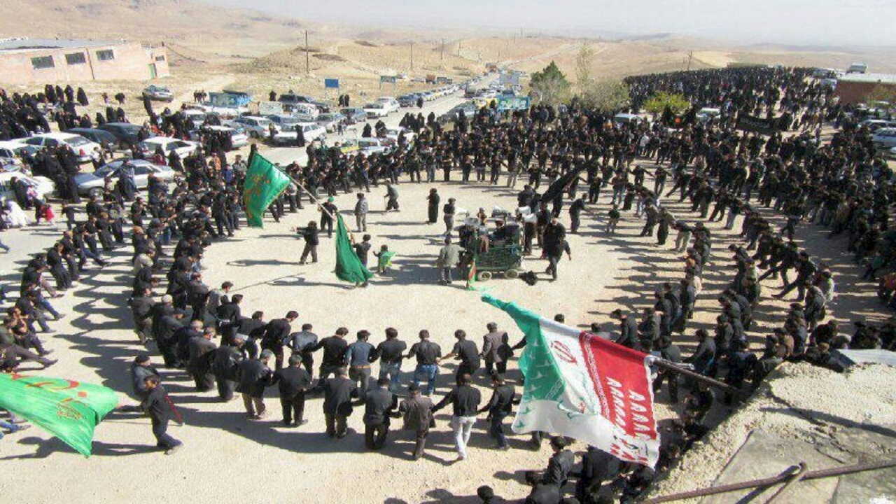 برگزاری عزاداری سنتی دوره دوش ماماهانی‌های همدان در روز عاشورا + فیلم