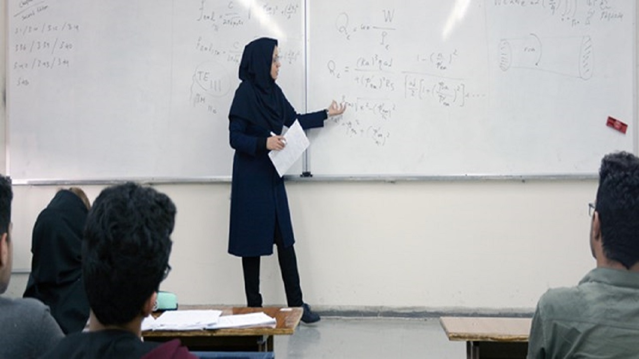 ارائه تمهیدات لازم برای افزایش انگیزه و ماندگاری اعضای هیئت علمی حوزه دندان پزشکی
