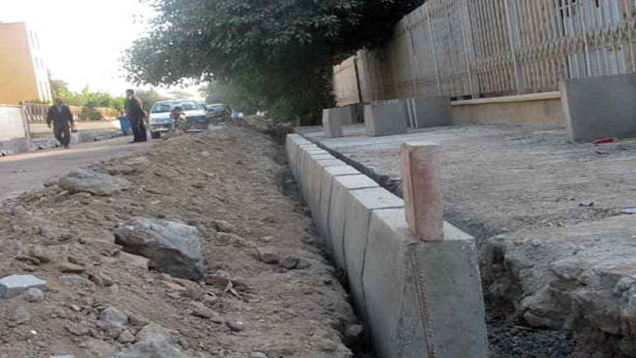 عملیات اجرایی جدول‌گذاری خیابان فردوسی خاش آغاز شد