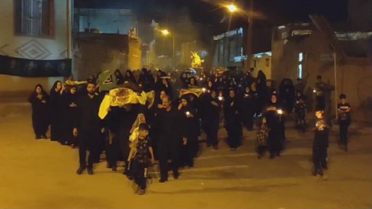 برگزاری آیین سنتی خنچه بران به یاد شهدای کربلا در روستای تکه + فیلم