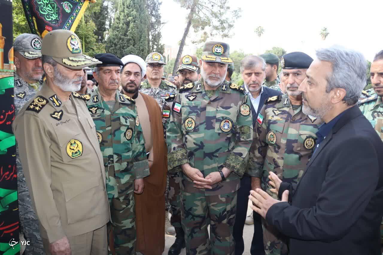 بازدید فرمانده کل ارتش از تولید محتوا انجام شده ارتش در استان فارس