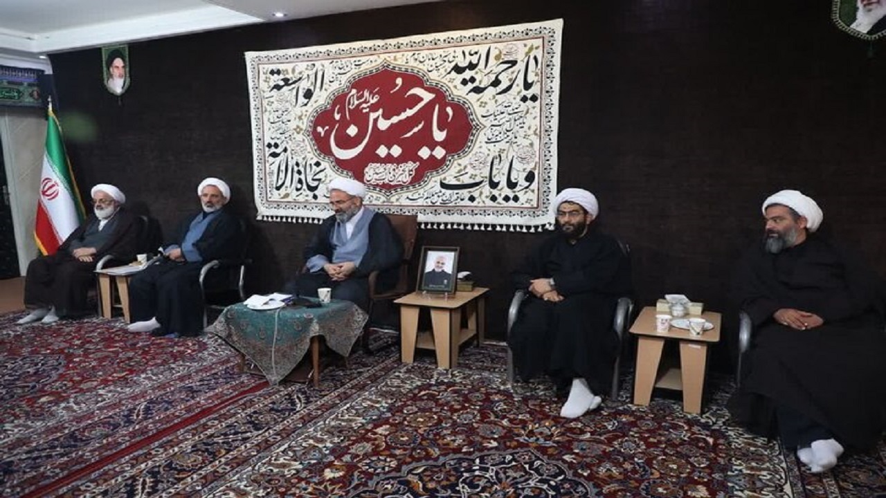 دشمن در کم رنگ جلوه دادن محرم شکست خورد
