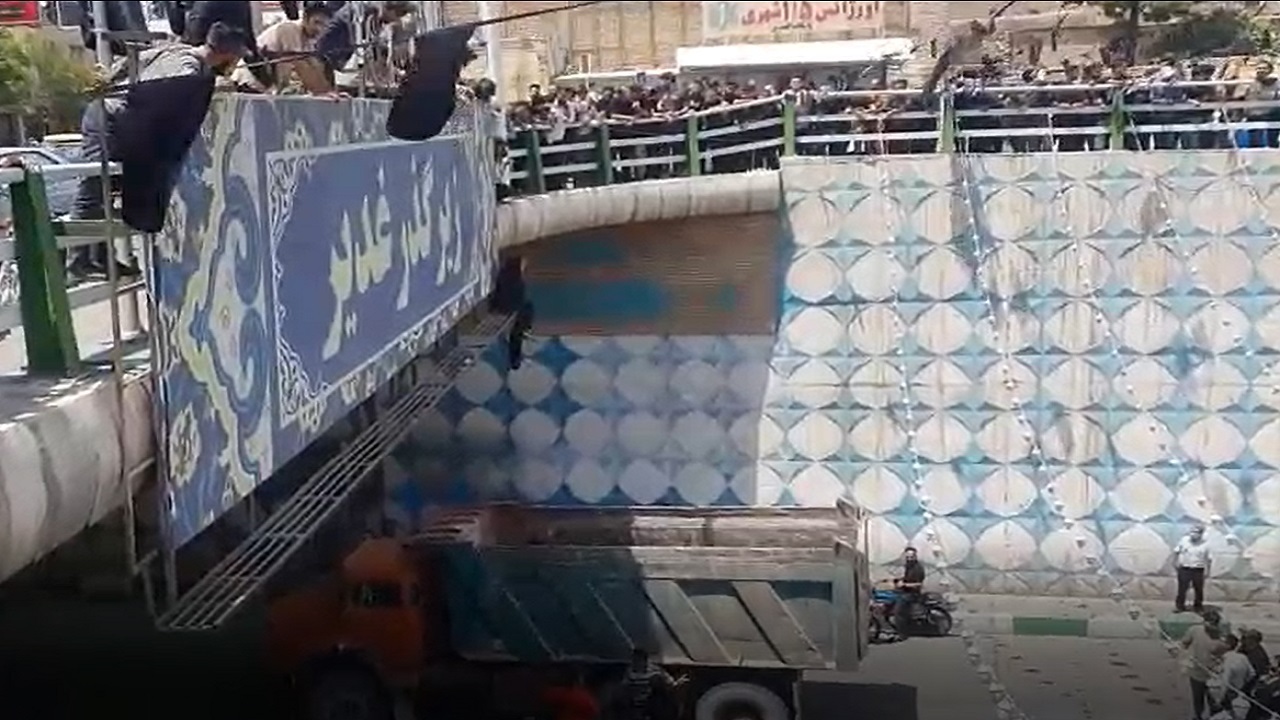 اقدام انسان دوستانه یک راننده کامیون برای جلوگیری از خودکشی یک زن + فیلم