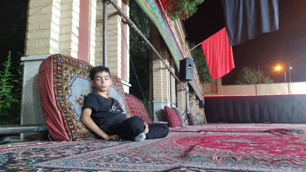 خوابیدن خادم کوچک امام حسین