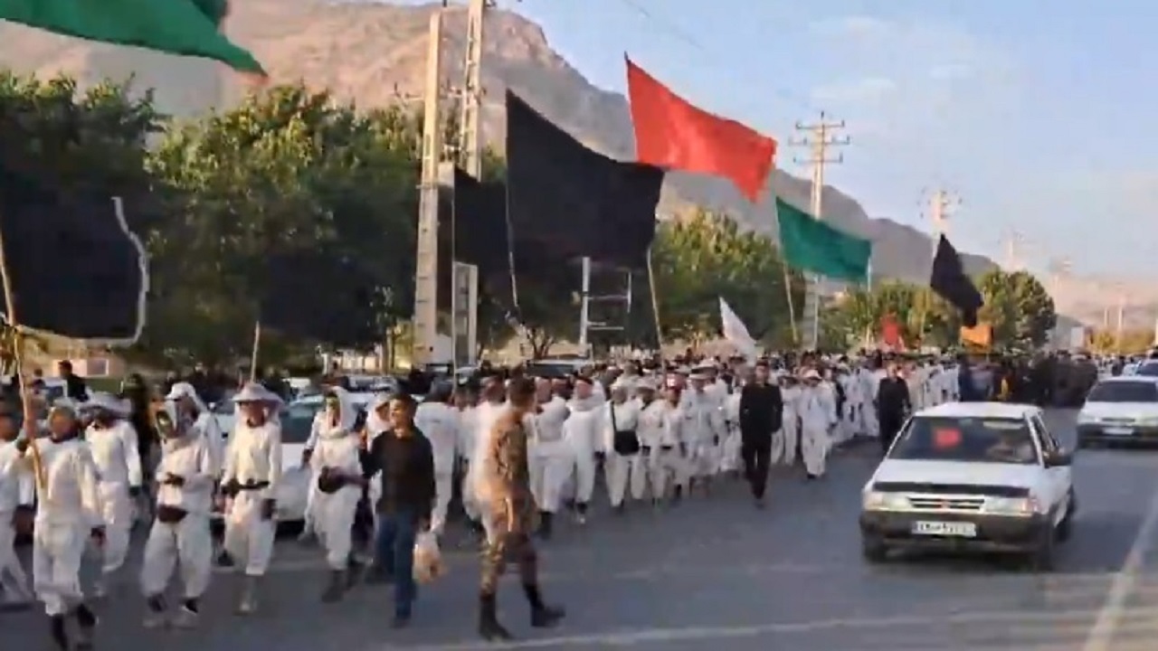 استقبال مردم لردگان از کاروان پیاده مشهد تا کربلا