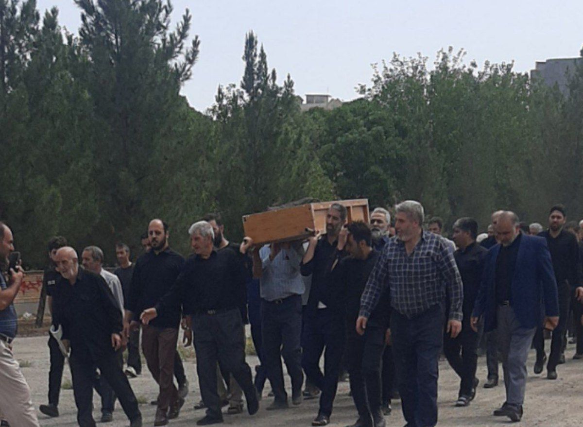 مادر گرامی شهیدان صفری مطلق به فرزندان شهیدش پیوست