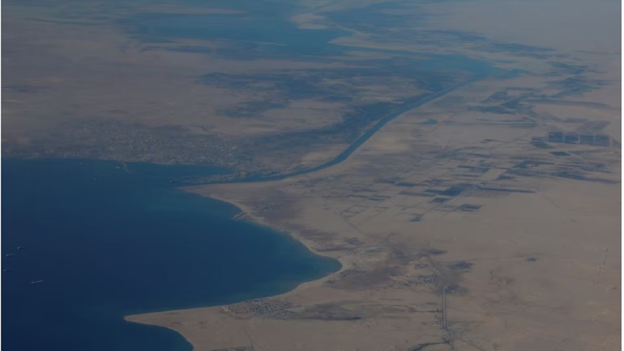 یدک کش کانال سوئز پس از برخورد با نفتکش غرق شد