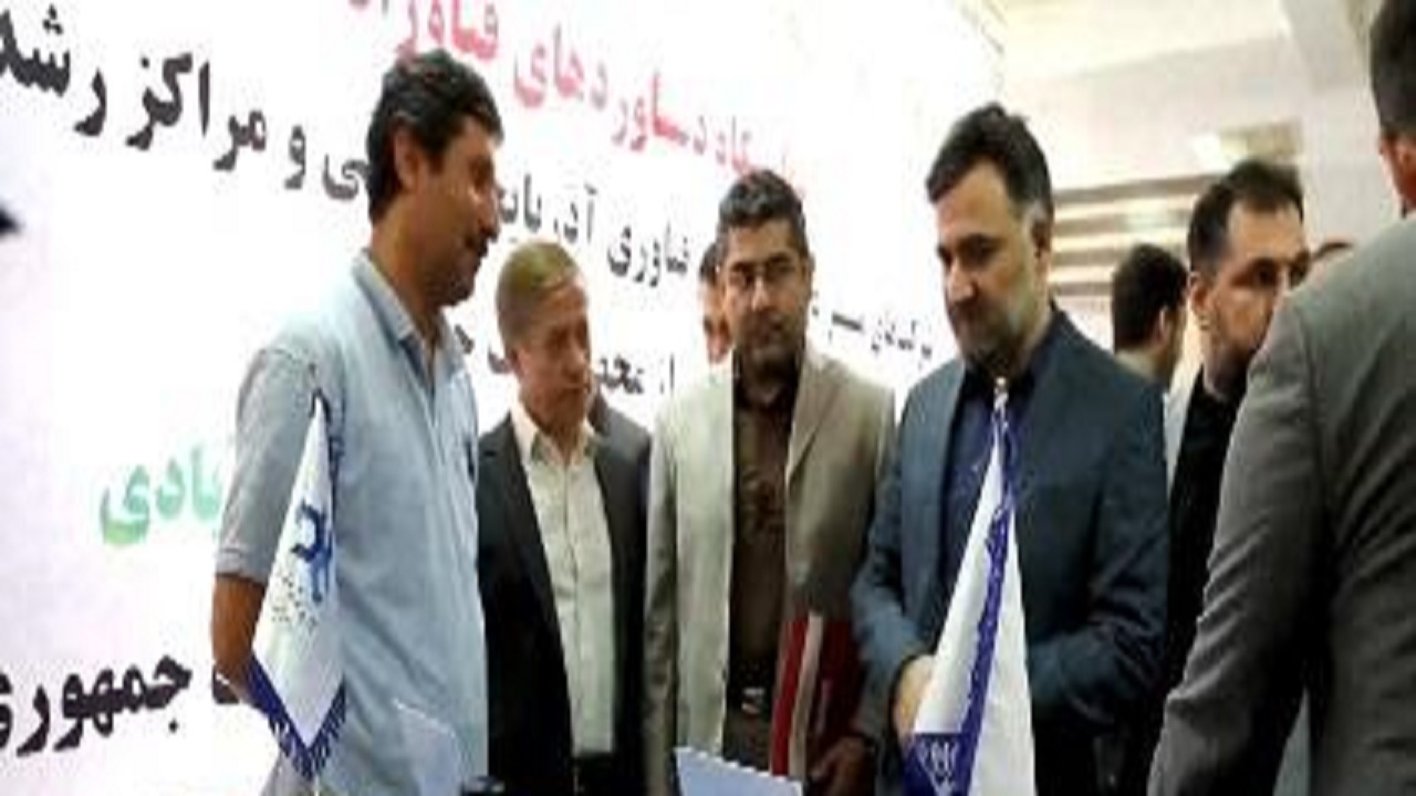 بازدید معاون علمی رئیس جمهور از شرکت‌های دانش بنیان در تبریز