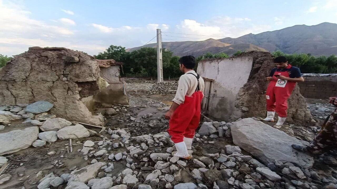 باد و باران بیش از ۱۰ میلیارد ریال به شبکه توزیع برق نیکشهر خسارت زد
