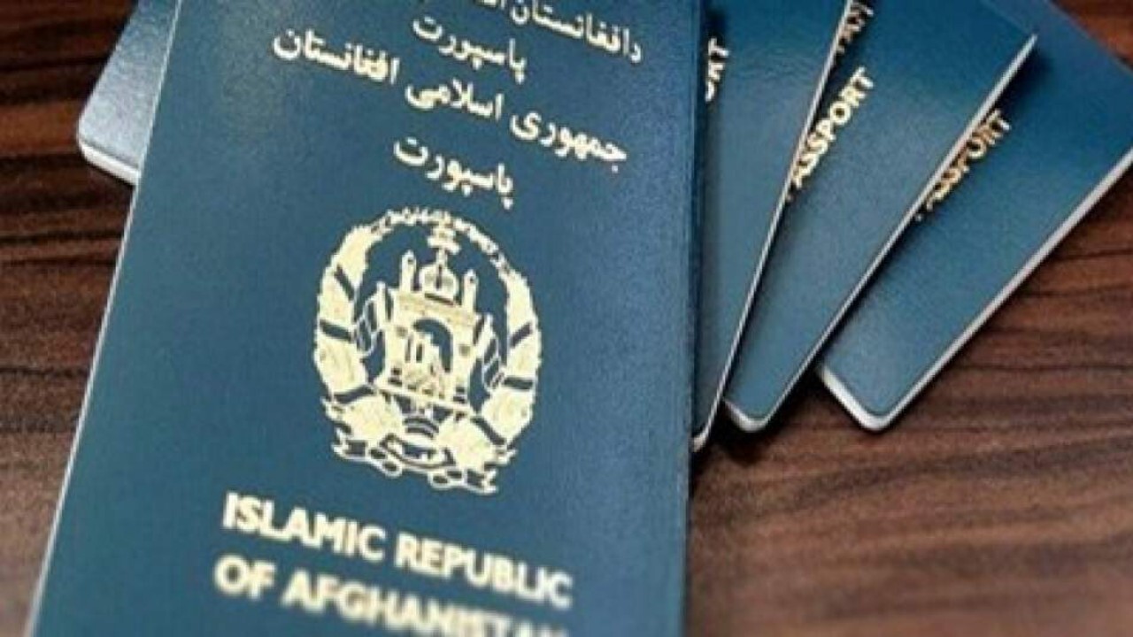 توزیع گذرنامه در سفارت افغانستان در تهران