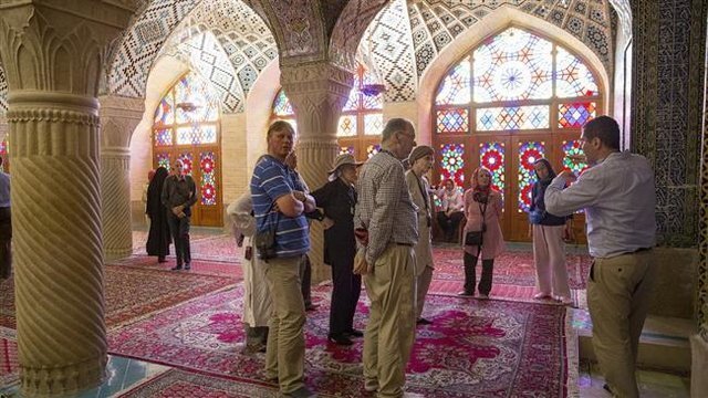 بررسی پرونده ۴ متقاضی کارت راهنمای گردشگری بین المللی در اردبیل