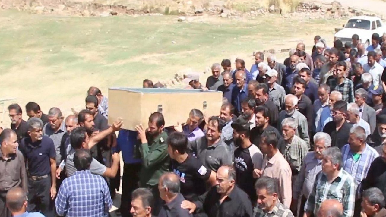 تشییع پیکر پدر شهید حسین نوروزی در دشتک