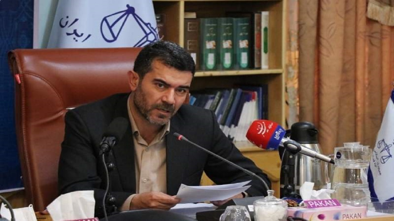 سارقانی که دست به سلاح ببرند و موجب سلب امنیت مردم شوند محاربند