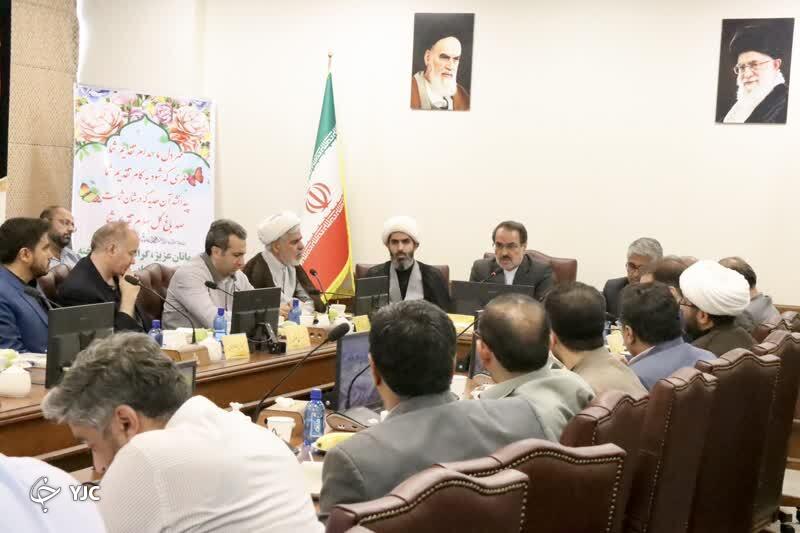 مسئولان برای تحقق شعار سال پای کار بیایند
