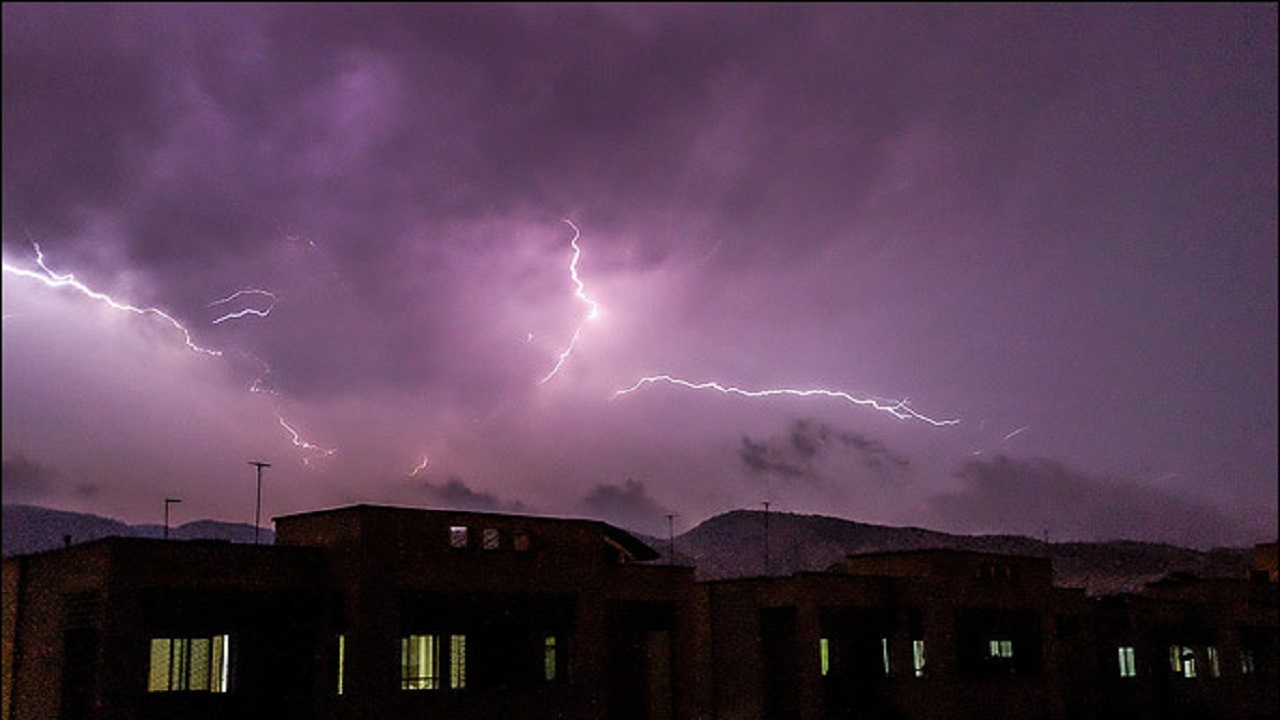 پیش بینی رعد و برق و بارش باران در قم