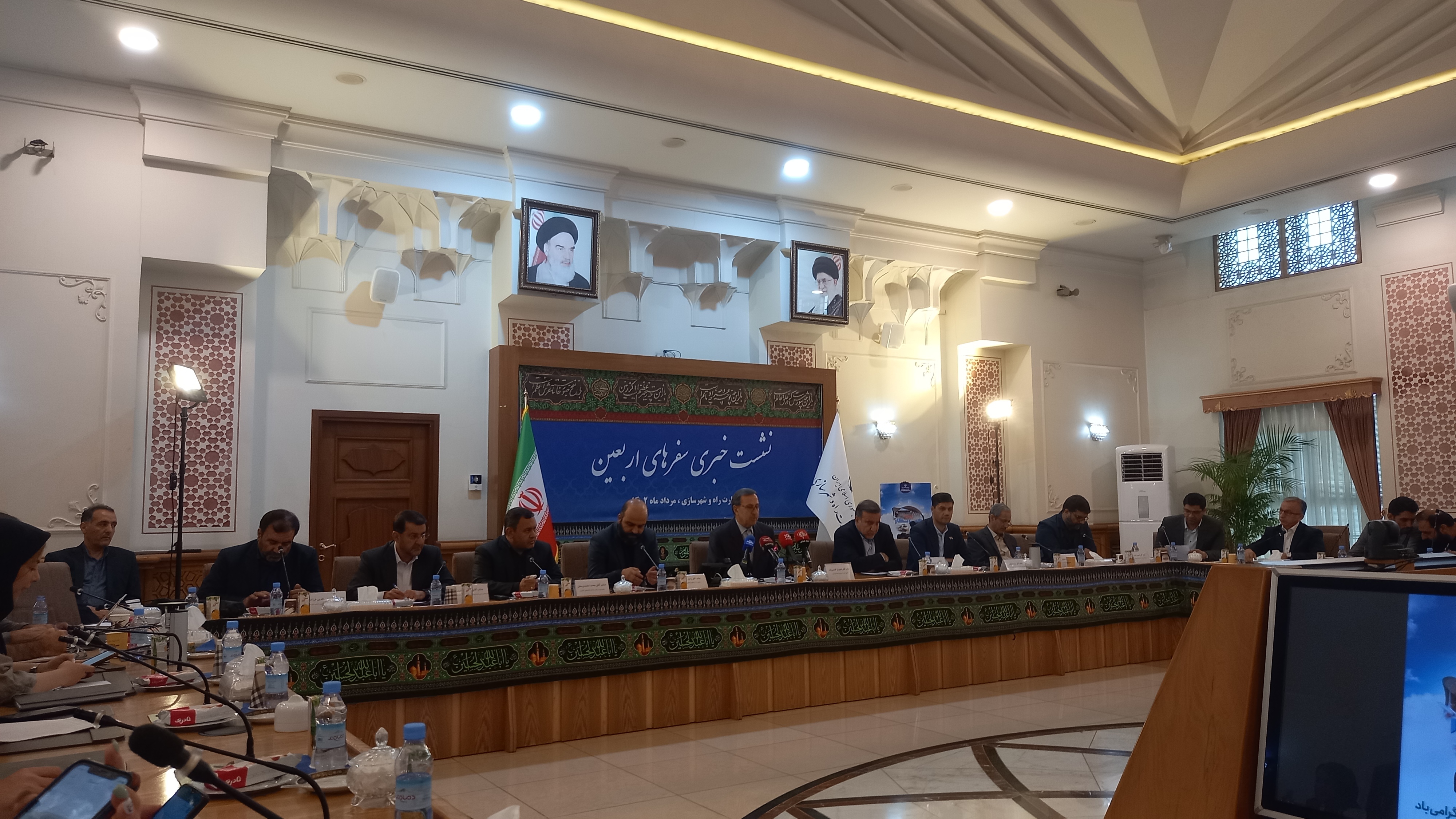 برای سفرهای اربعین اتوبوس از کشورهای همسایه اجاره خواهیم کرد