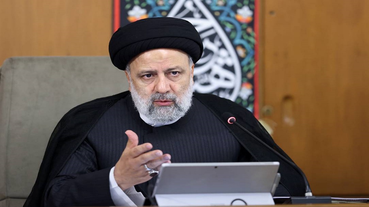 دولت گوش شنوا دارد و باید حرف منتقد را شنید