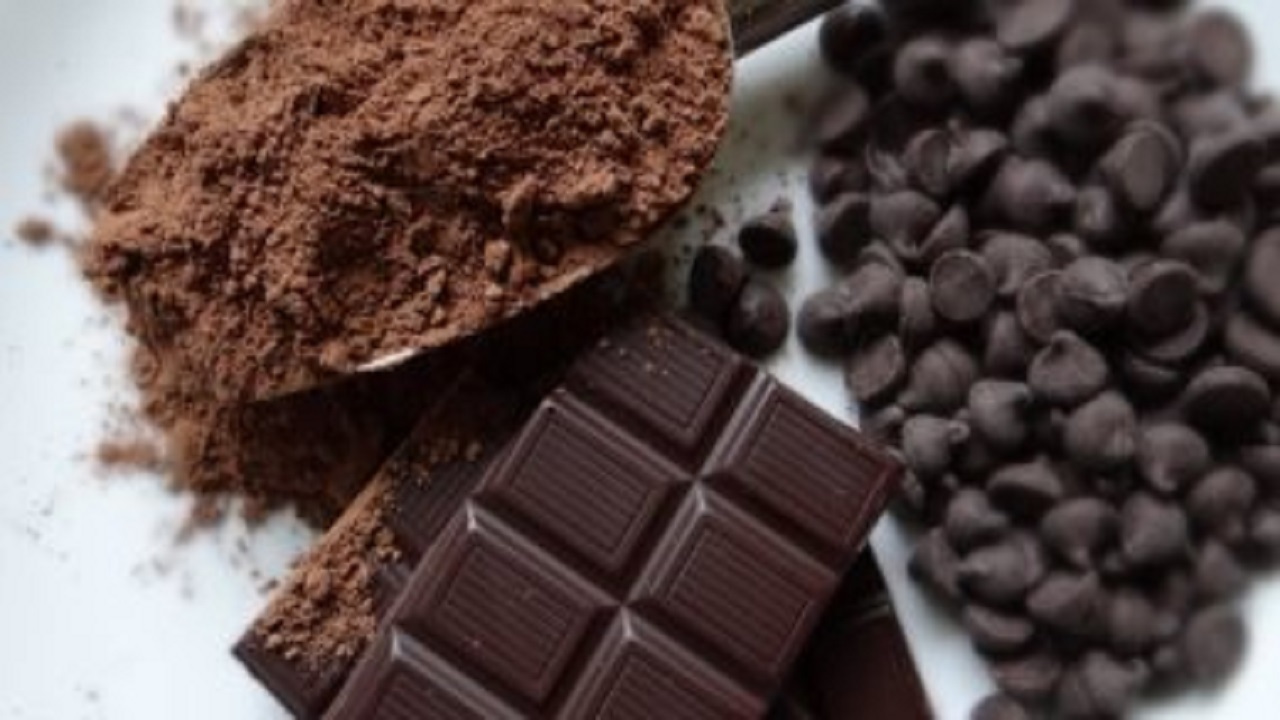 چرا تحقیقات جدید شکلات تلخ را برای سلامتی مفید می‌دانند؟