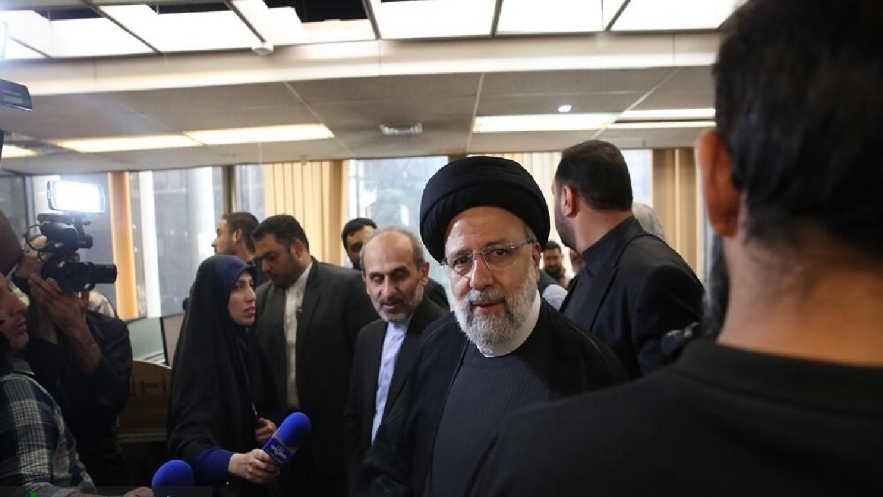 عکس شهیدی که توجه رئیس جمهور را هنگام بازدید از باشگاه خبرنگاران جوان جلب کرد + فیلم