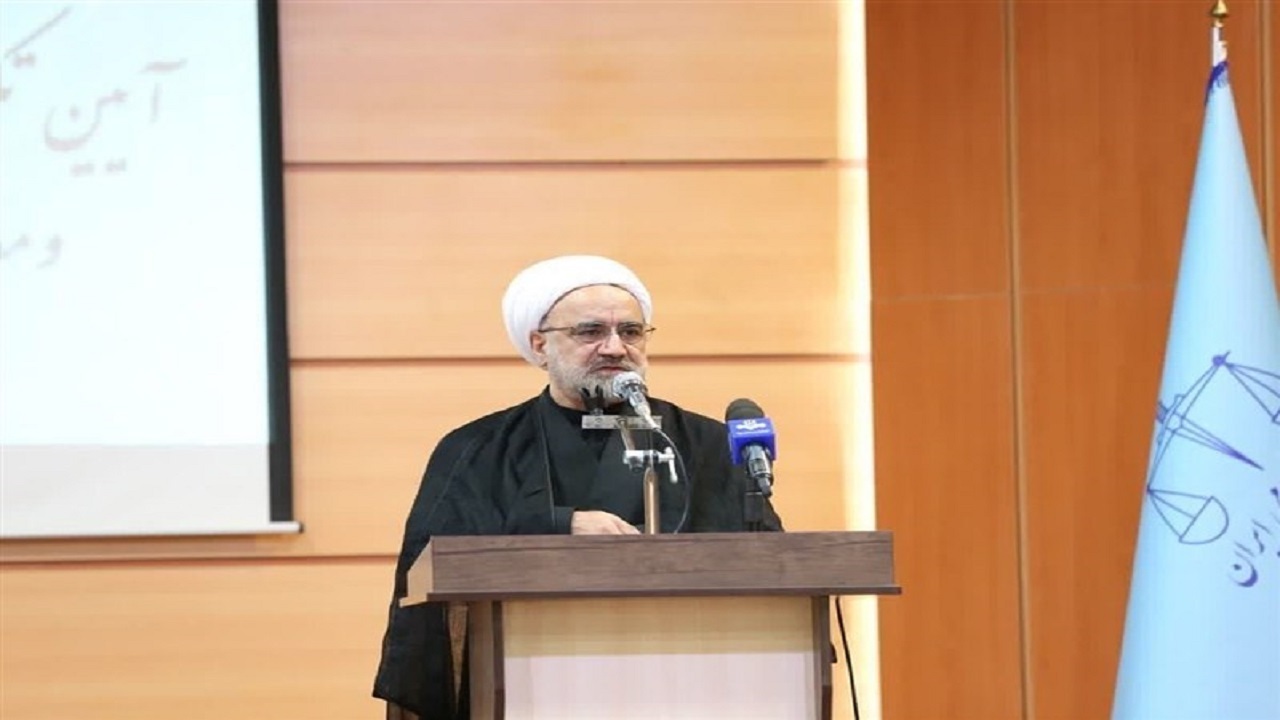 برای برخورد با بدحجابی ۹ قانون داریم/ مبادا در زمین دشمن بازی کنیم