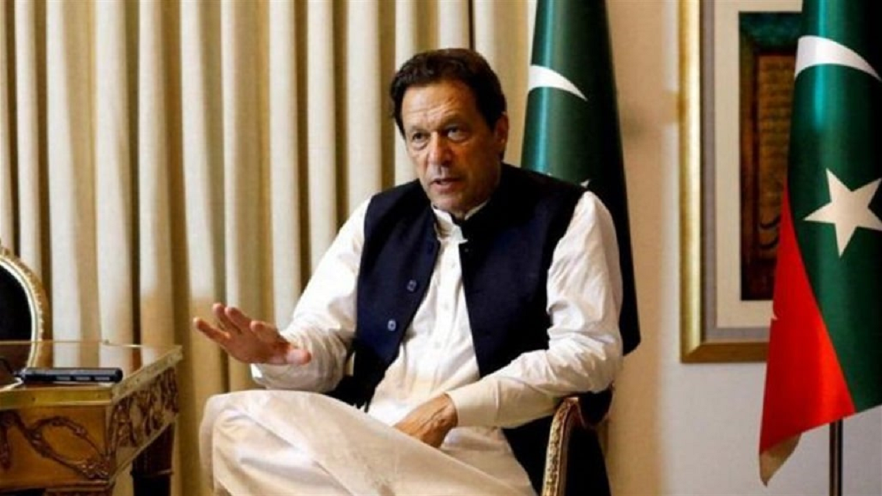 محرومیت عمران خان از فعالیت سیاسی در پاکستان