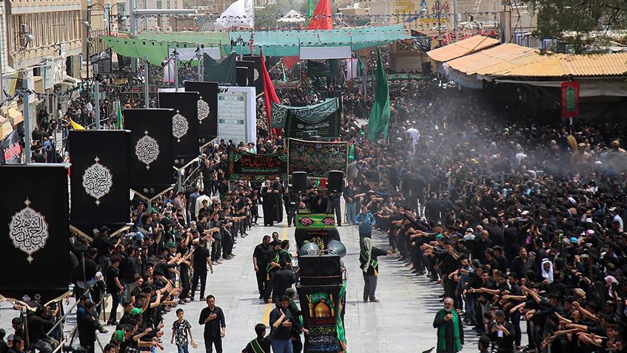 تصاویری از اجتماع باشکوه عزاداران حسینی در محرم امسال