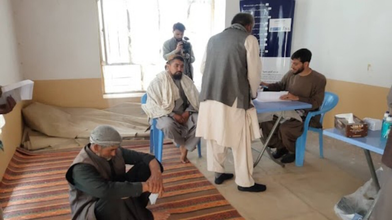 کمک نقدی به بیش از یک هزار خانواده نیازمند در غزنی