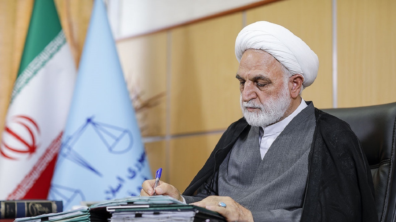 اتخاذ شیوه‌های پیشگیرانه برای جلوگیری از هرگونه تخلف و فساد همکاران قضایی موضوعی مهم و اولویت‌دار است